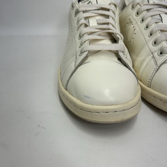 Athletic_Shoes